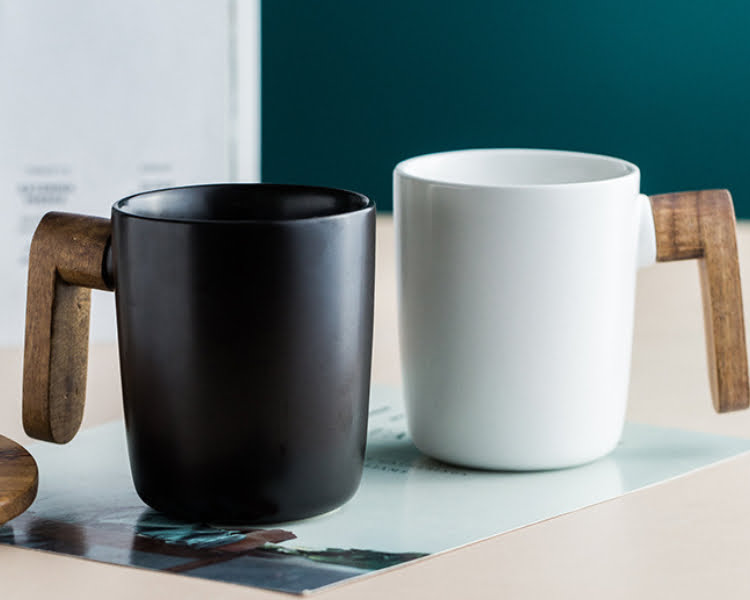 Ceramic Coffee Mug with Wooden Handle and Cover